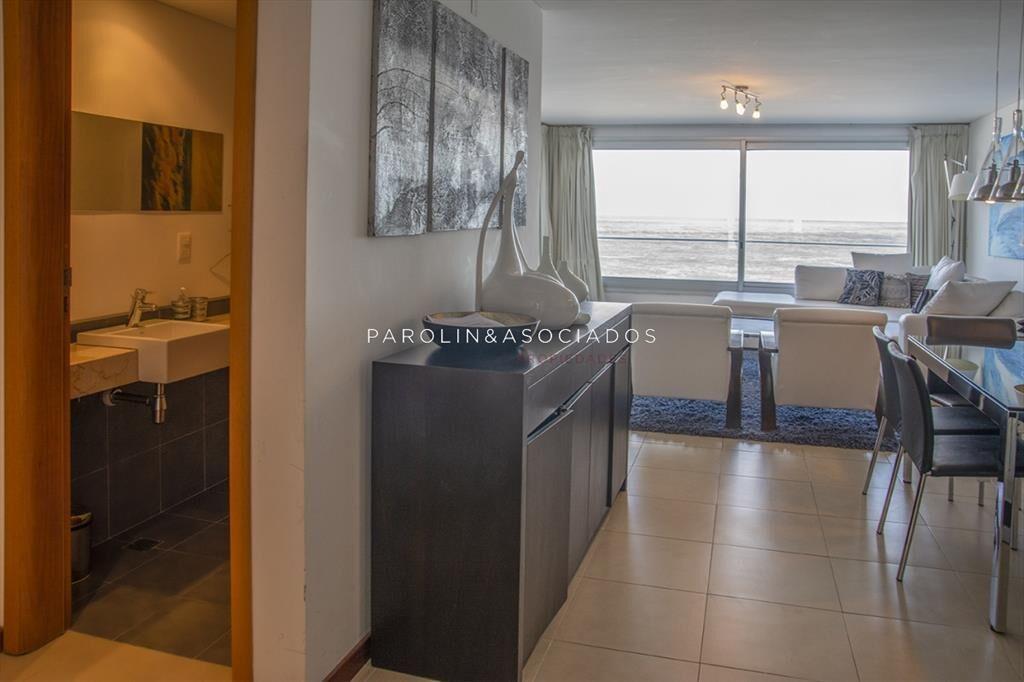Apartamento en venta en edificio Calypso en Brava, Punta de