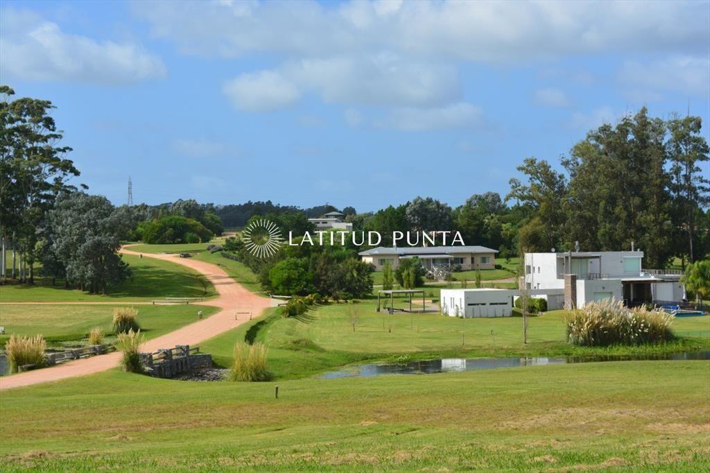 Terreno en El Quijote lote al agua con hermosa