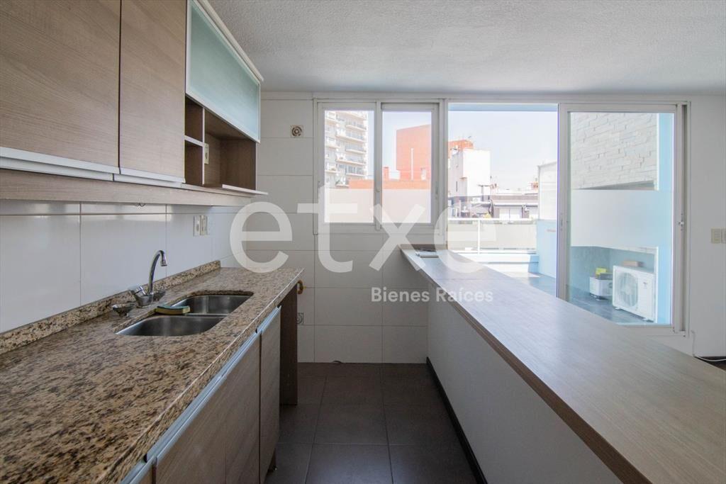 Venta con Renta Penthouse en Pocitos...