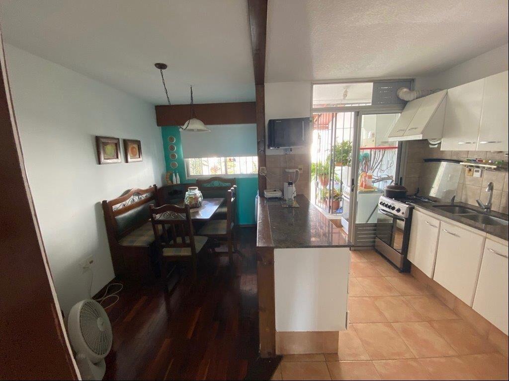 APARTAMENTO DE NIVEL EN 1ERA LINEA 3 DORMITORIOS GRAN PATIO