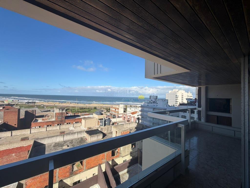 Apartamento de 3 dormitorios en alquiler anual e