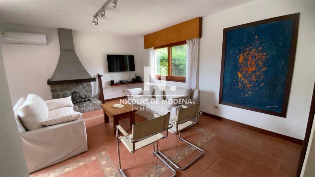 Vende casa en pinares de 4 dormitorios en Punta