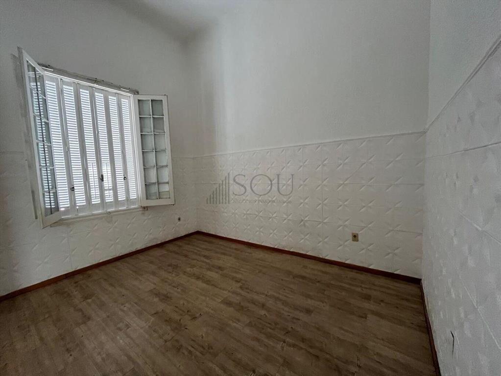 VENDE CASA 4 DORMITORIOS, PATIO CON PARRILLERO PASO MOLINO