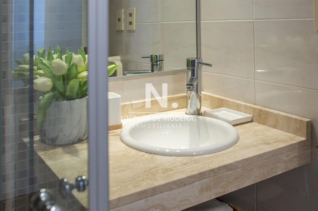 Apartamento de 2 dormitorios con vista al mar en venta en P