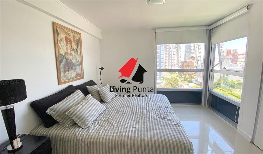 Tus mejores vacaciones a pasos del mar, The Forest Tower, P