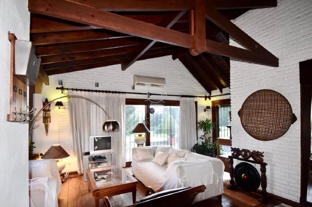 Casa en Playa Mansa de Cuatro Dormitorios en Alquiler Punta