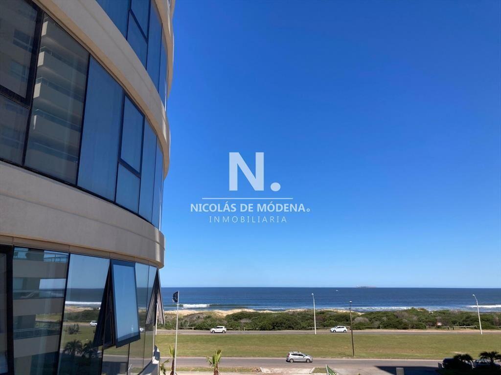 Departamento de 2 dormitorios en venta frente al