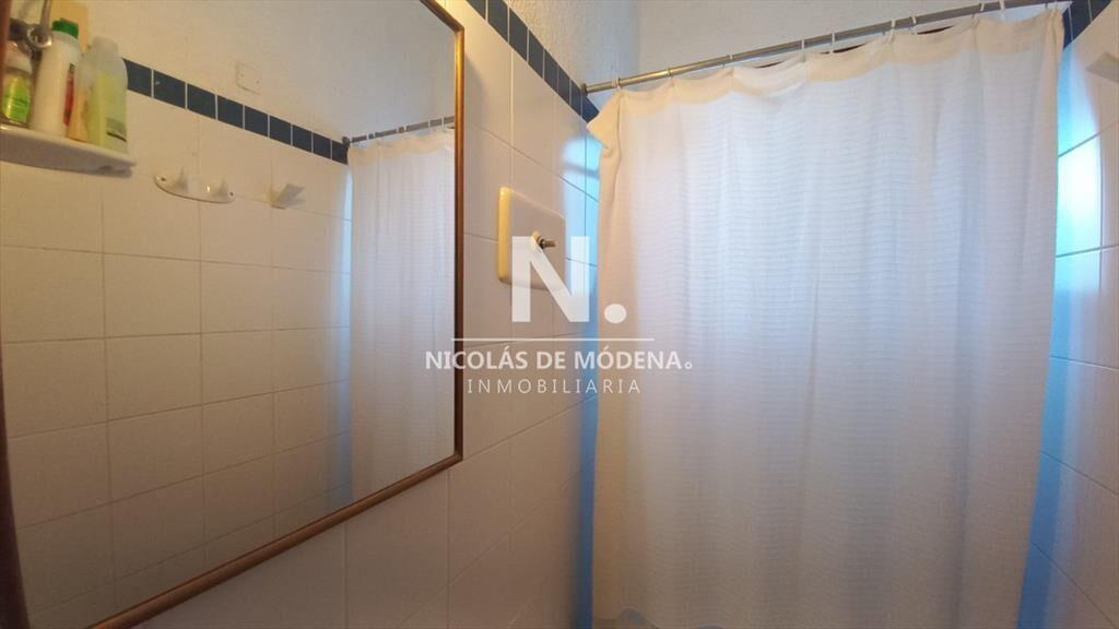 Vende casa de 3 dormitorios (incluye depp), en 4