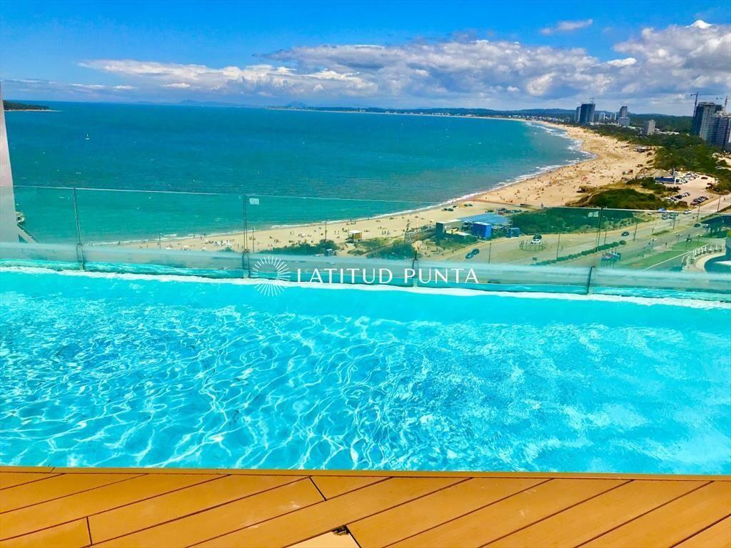 Pent House en Mansa, 4 dormitorios más dependencia