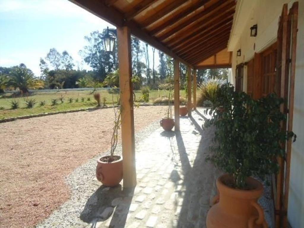 Venta de casa de campo 4 dormitorios zona Pando
