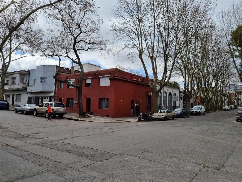 Edificio entero con 3 unidades , Lima prox Av Libertador !!