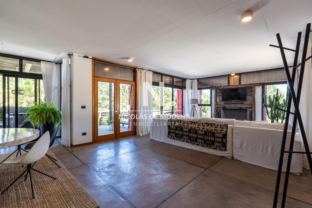 Vende casa en Jose Ignacio, de 4 dormitorios.