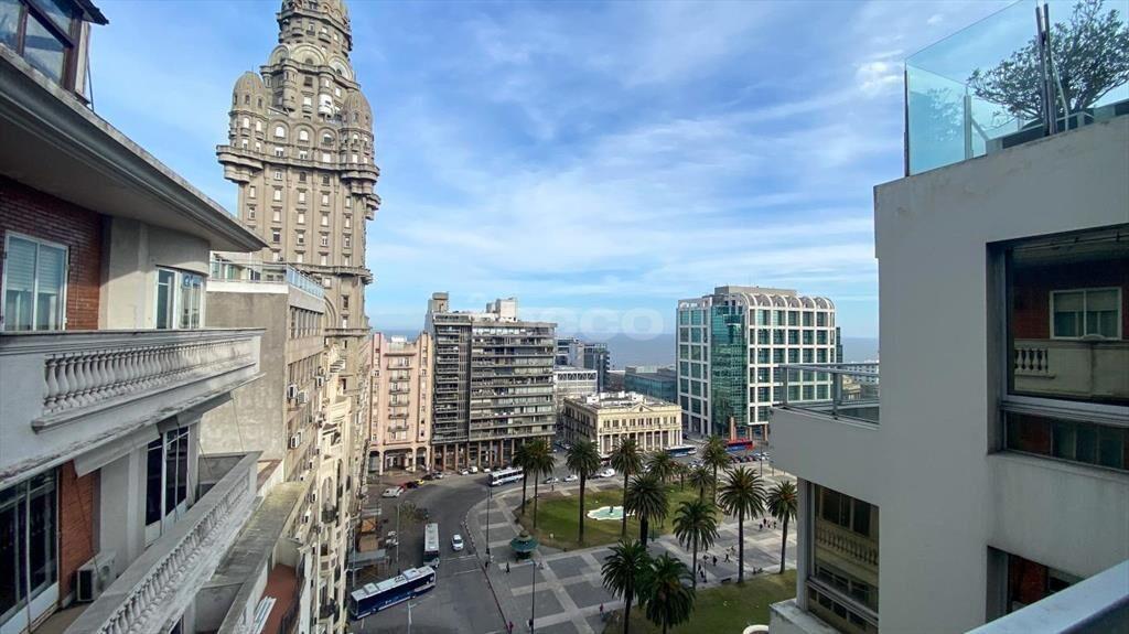 VENTA Y ALQUILER DE BUENA OFICINA EN PLAZA INDEPENDENCIA