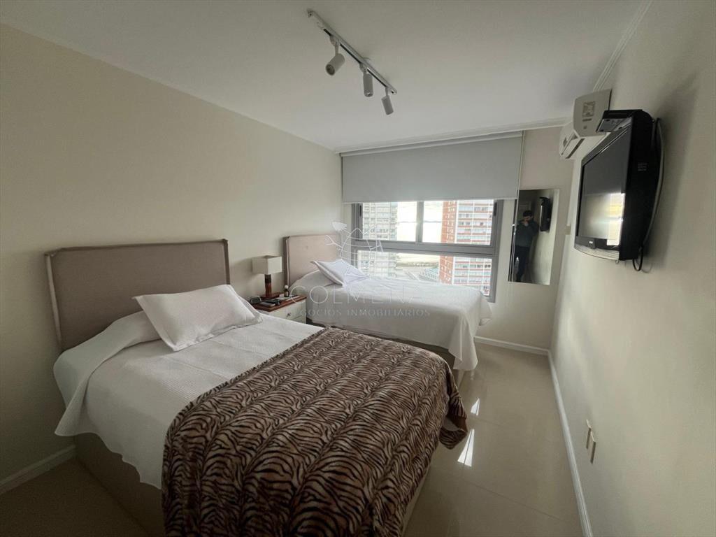 Apartamento en Brava, 3 dormitorios *