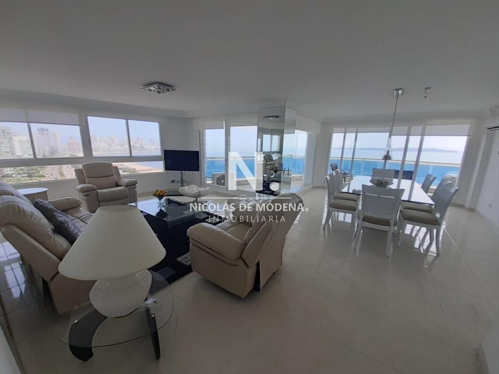 Apartamento en Venta de 3 Dormitorios en Punta ,