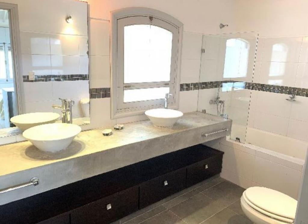 CASA EN VENTA DE 4 DORMITORIOS EN LA BARRA