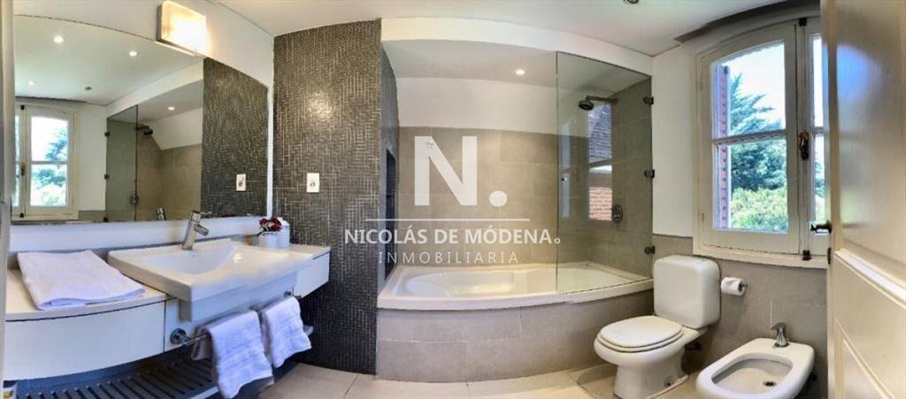 CASA EN VENTA EN PINARES, PLAYA MANSA , 4