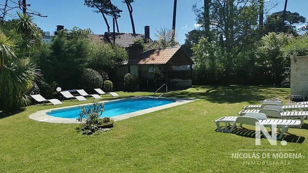 Venta, casa en cantegril con piscina y muy lindo parque