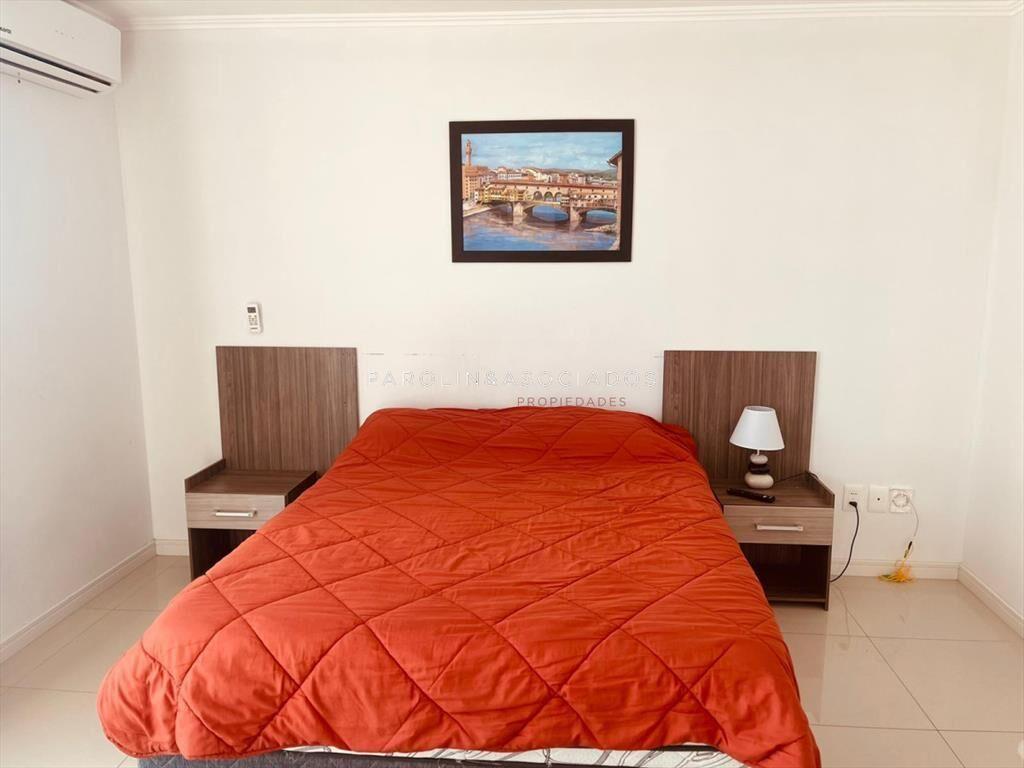Monoambiente en venta en piso alto, Punta del Este.