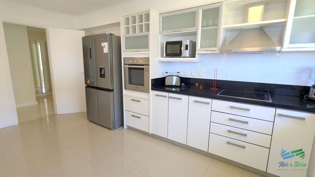 Venta de Apartamento 4 DORMITORIOS con vista al
