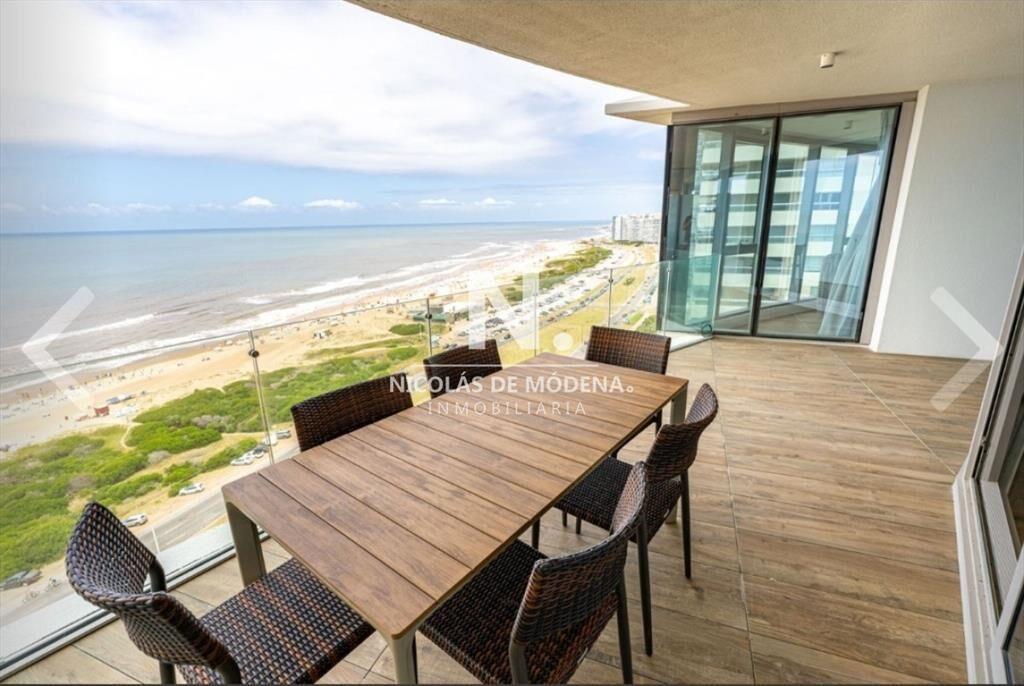 En venta apartamento con vista al mar de 3 en del