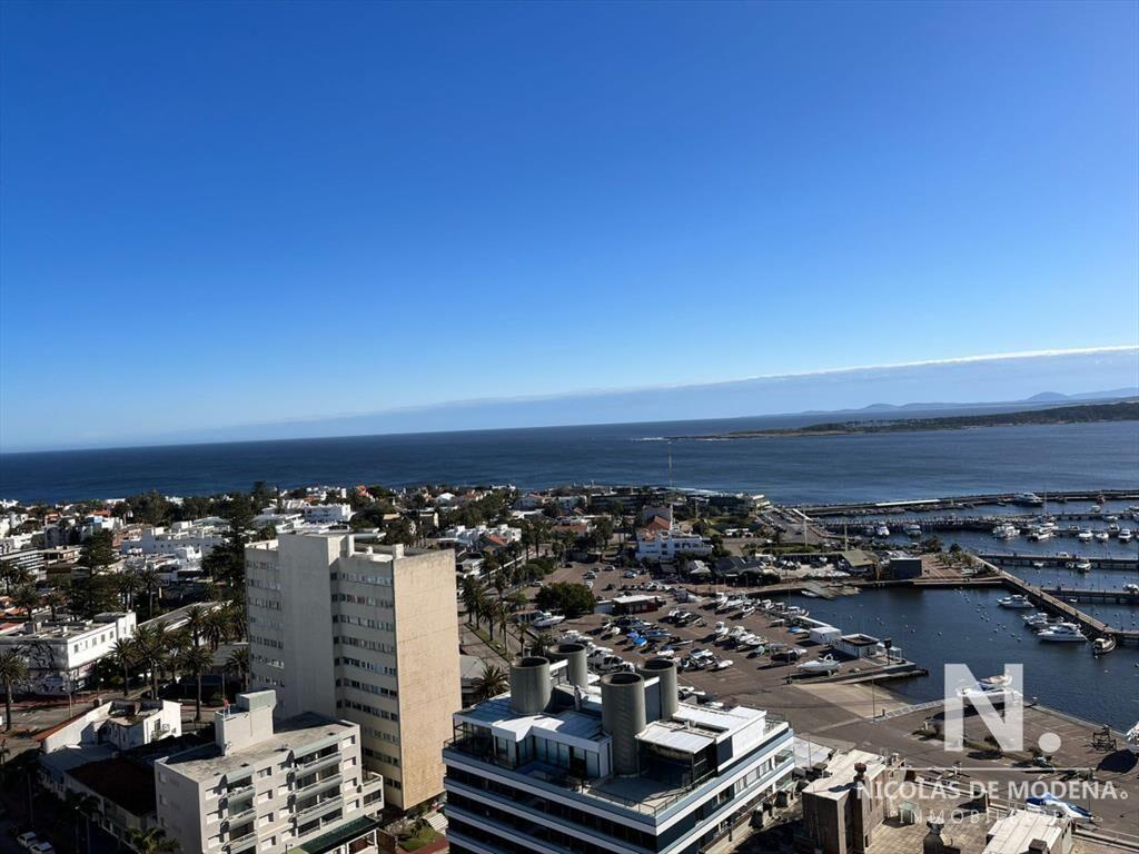 Apartamento de 3 dormitorios en venta en  en Península, Pu