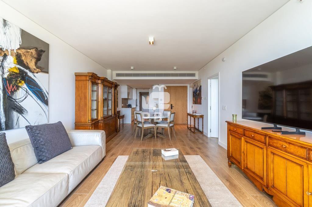 Elegancia Moderna en la Exclusiva Torre Trump - -