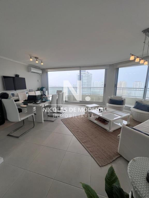 En venta apartamento de 3 dormitorios en suite en