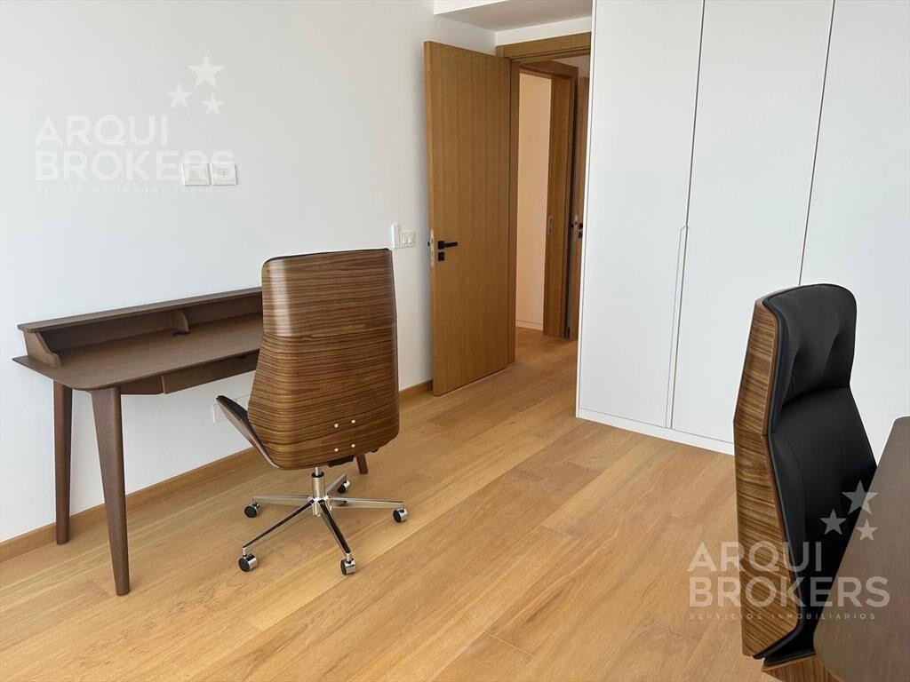 Apartamento de 2 dormitorios en venta en Carrasco - C403