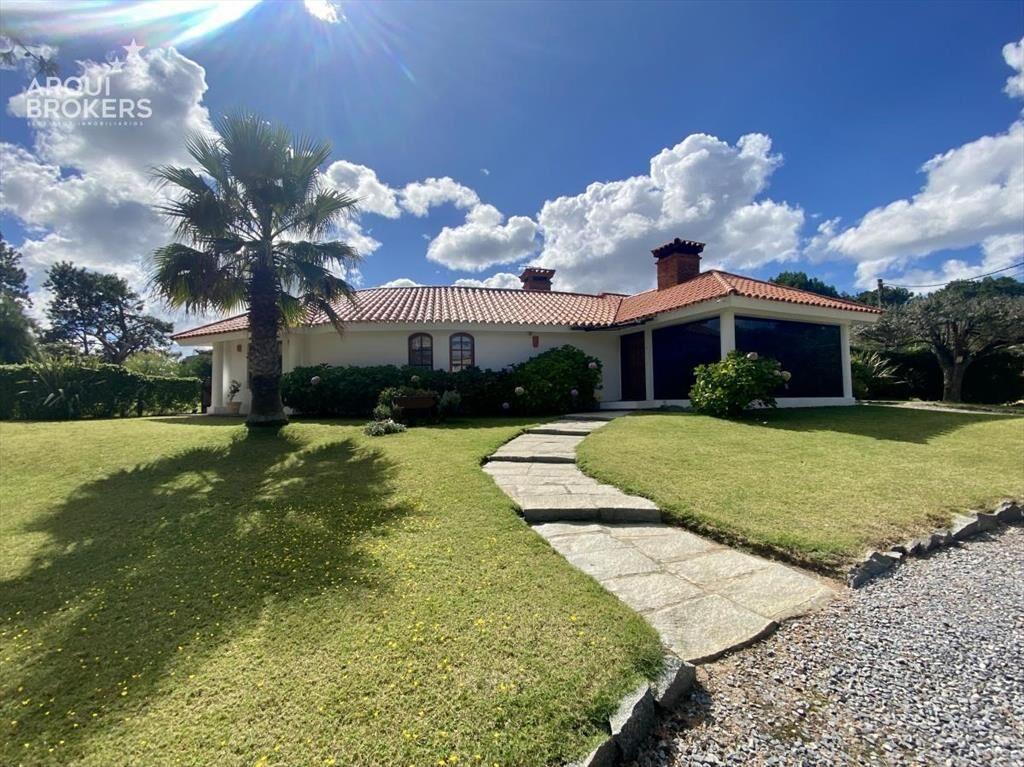 Casa de tres dormitorios en venta en Rincón del Indio