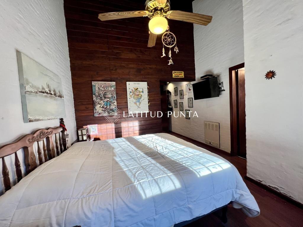 Casa de 4 dormitorios. Roosevelt