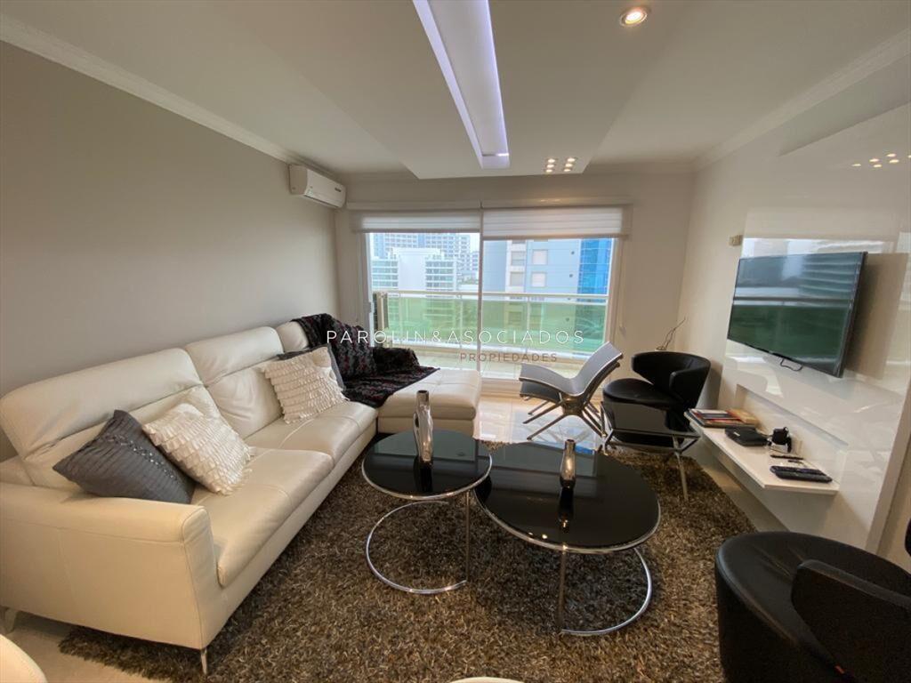 Apartamento en venta de 3 dormitorios en Coral Tower, Punta