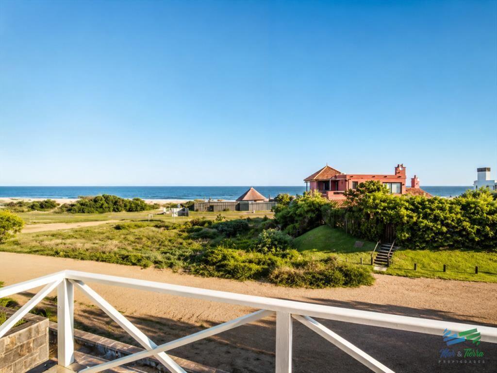 En venta Casa de 4 Dormitorios con Piscina en Montoya, La B