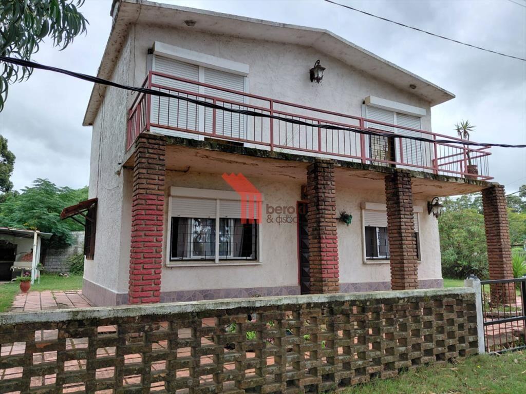 Venta Casa 4 dormitorios, 2 baños, Santa Ana,
