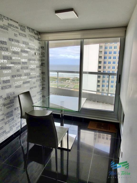 Venta apartamento de 3 dormitorios y servicio con
