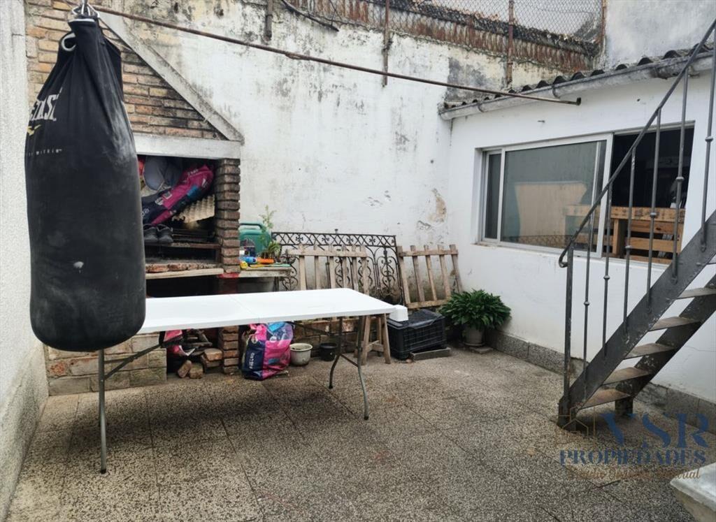 Venta casa la comercial 3 dormitorios, patio c/parriller...