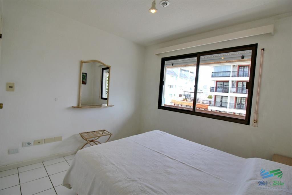 Apartamento de 2 dormitorios con piscina en venta