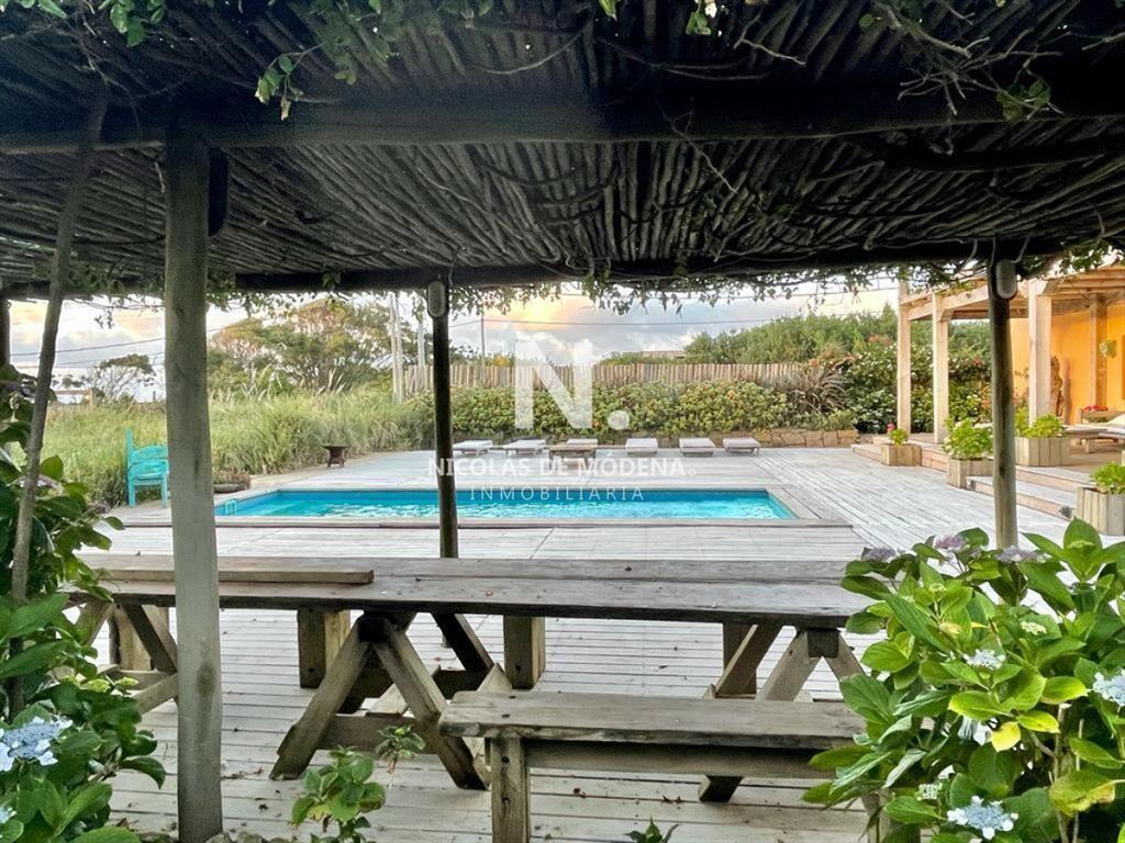 Casa Frente Al Mar - 5 dormitorios en Altos de Pubta Piedra