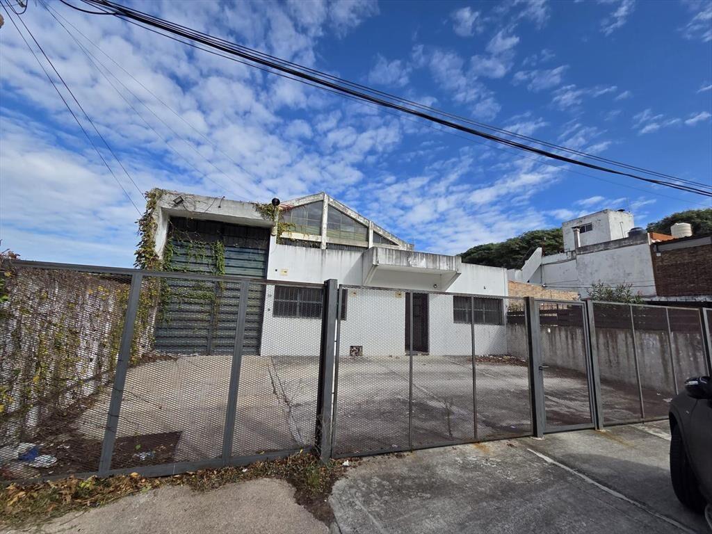 Proximo Bv Batlle y Ordoñez y Varela, 511 m2 edificados, t