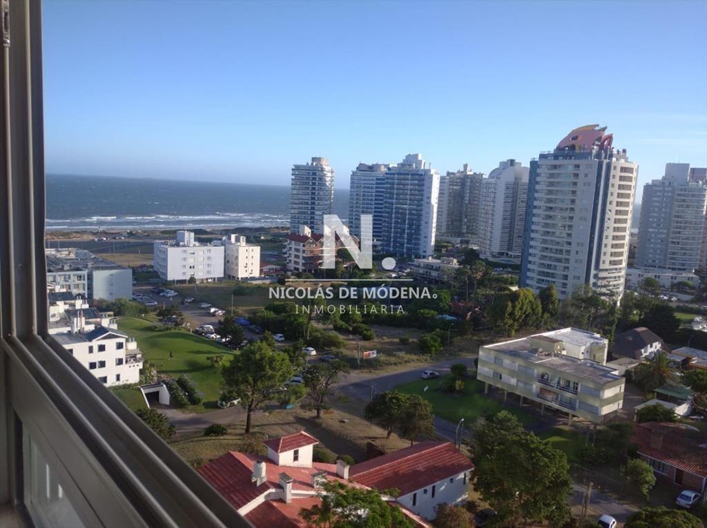 Apartamento de 2 dormitorios en venta en Punta