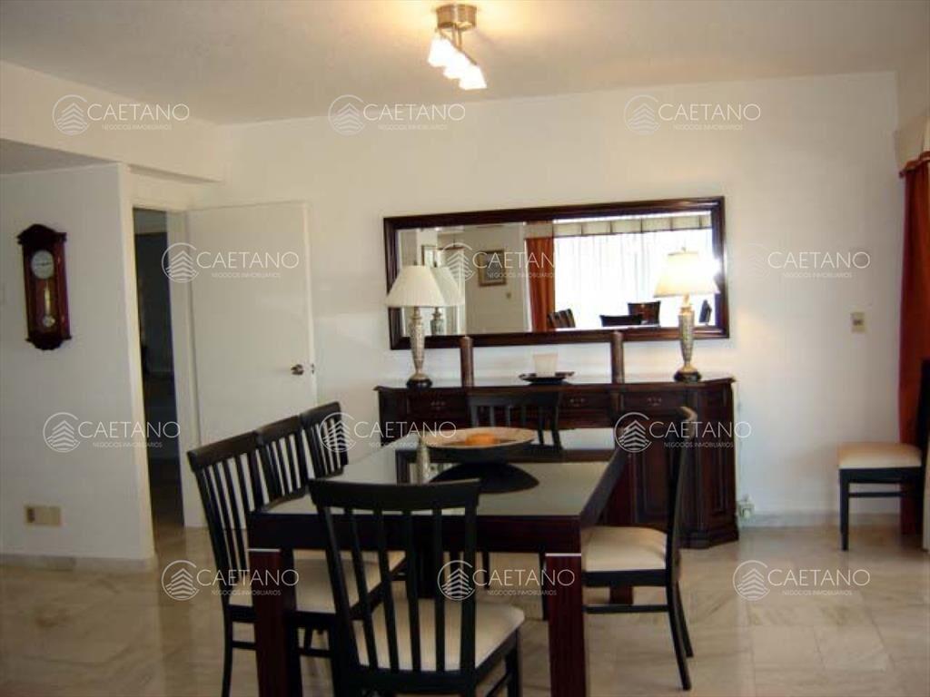 Venta apartamento 3 dormitorios más dependencia.