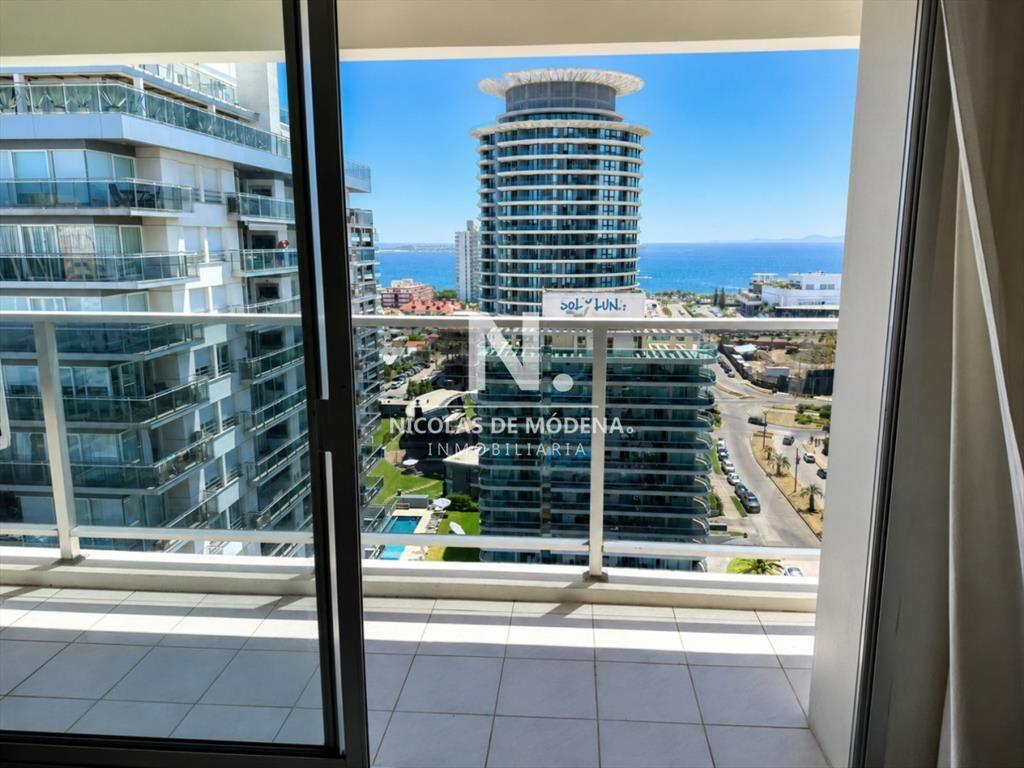 Apartamento de 1 dormitorio y medio - piso alto -