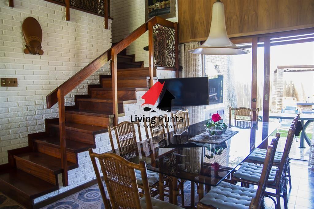 Hermosa casa en venta a pocos metros del mar.