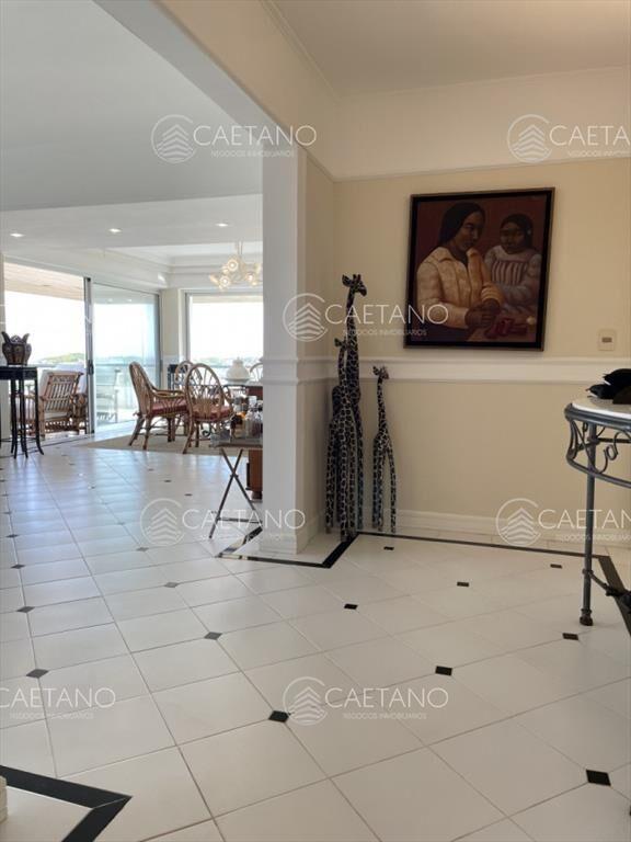 Amplio apartamento en primera línea
