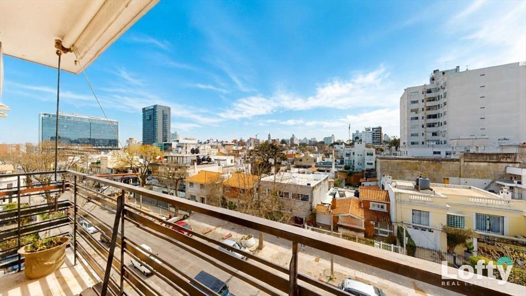 Apartamento en venta de 3 Dormitorios con Garaje y Terra...