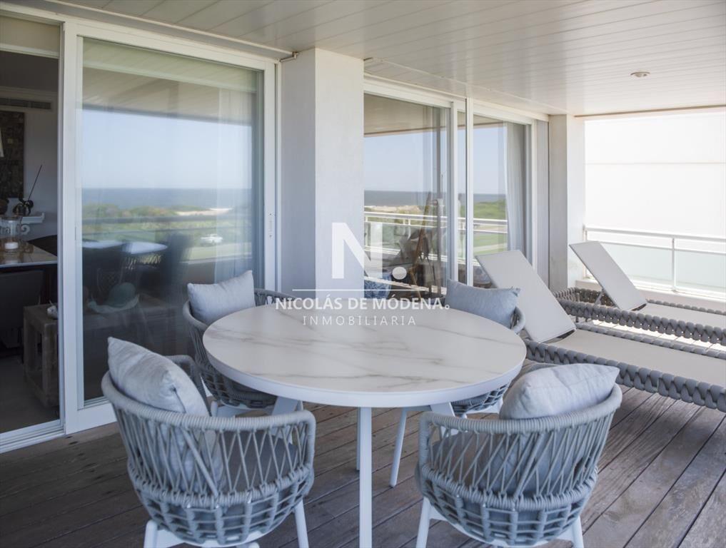Vende apartamento en aplaya Brava de 3 en suite