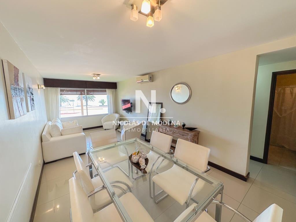 Vende impecable apartamento de 2 Dormitorios, a