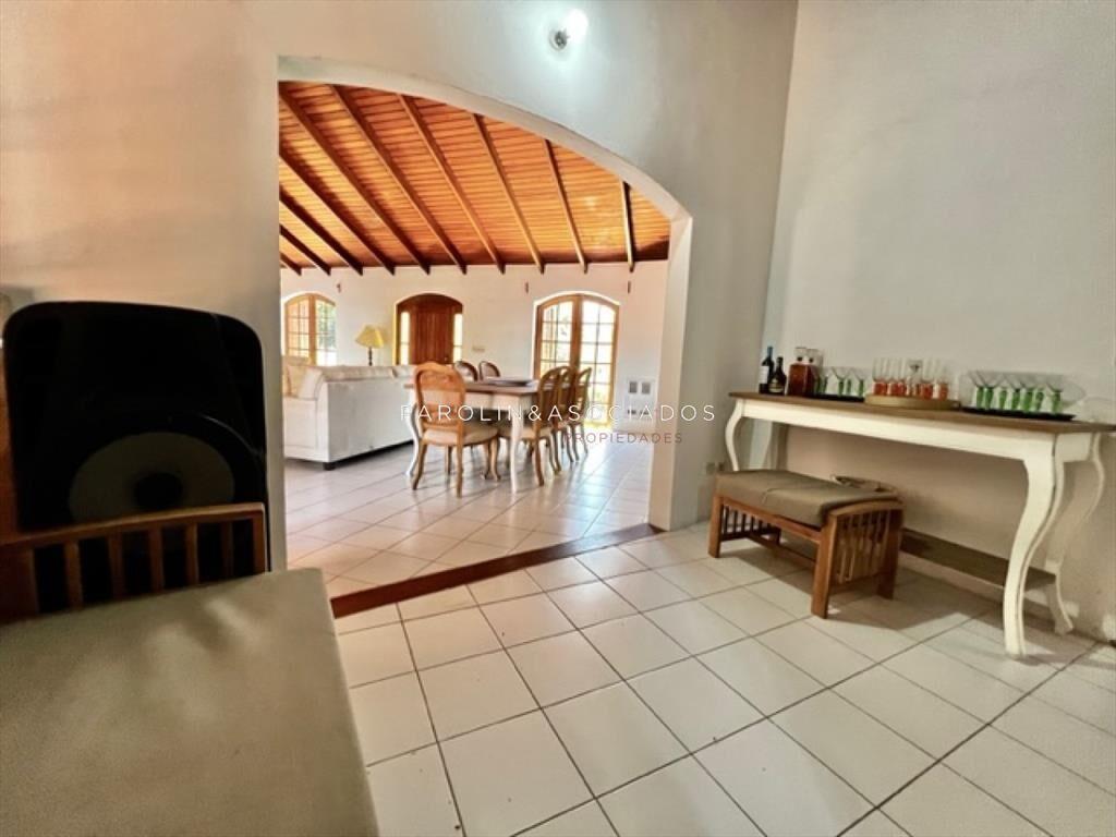CASA EN VENTA 4 DORMITORIOS BEVERLY HILLS PUNTA