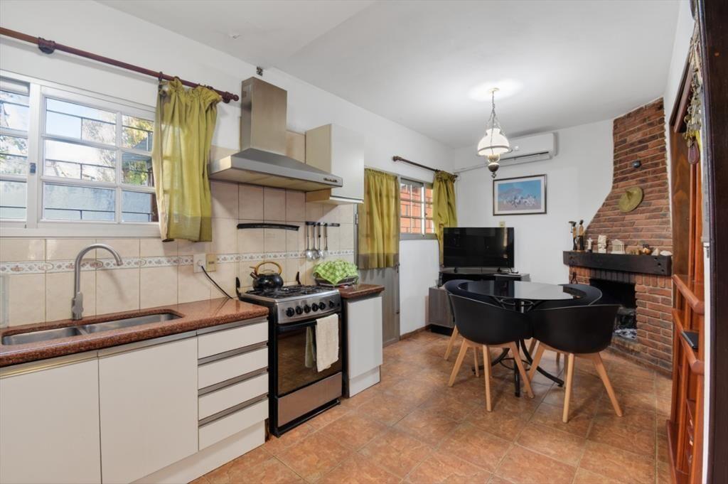 Casa en venta c/ cochera en Buceo