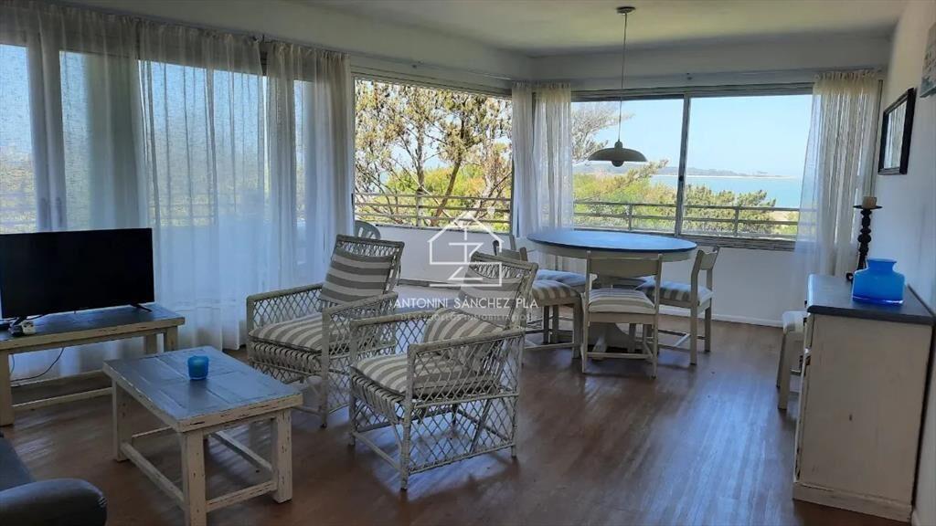 Venta apartamento 3 dormitorios y dependencia de servicio m